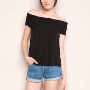 Brandy Melville Women's Black Off The Shoulder shirt